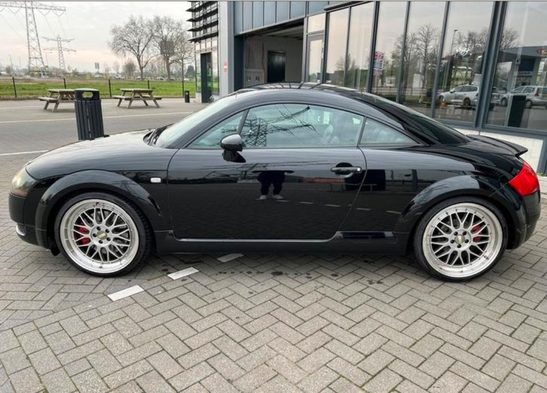 quattrozwart.jpg